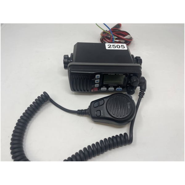 ICOM IC-M304 VHF Marine Submersible - Image 3