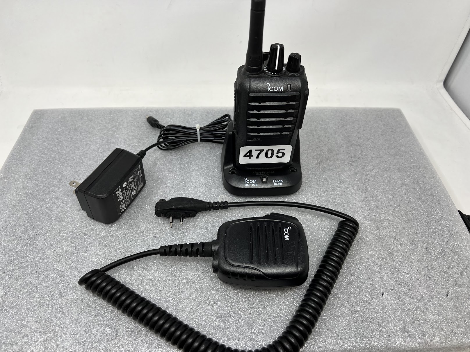 Icom IC-F4001 VHF/UHF HANDHELD TRANSCEIVERS