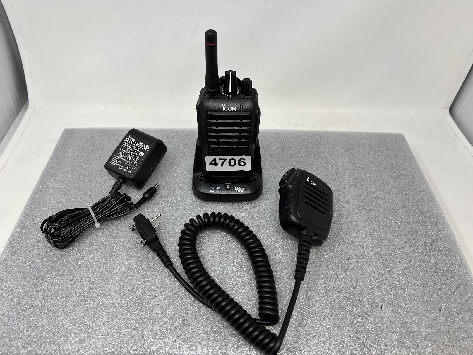Icom IC-F4001 VHF/UHF HANDHELD TRANSCEIVERS