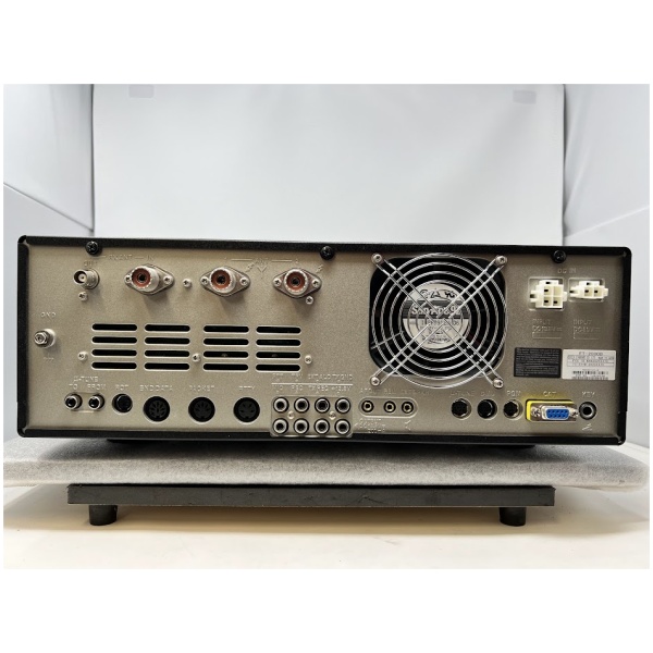 YAESU FT-2000D with FP-2000 Power Supply - Image 5