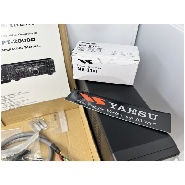 YAESU FT-2000D with FP-2000 Power Supply - Image 9