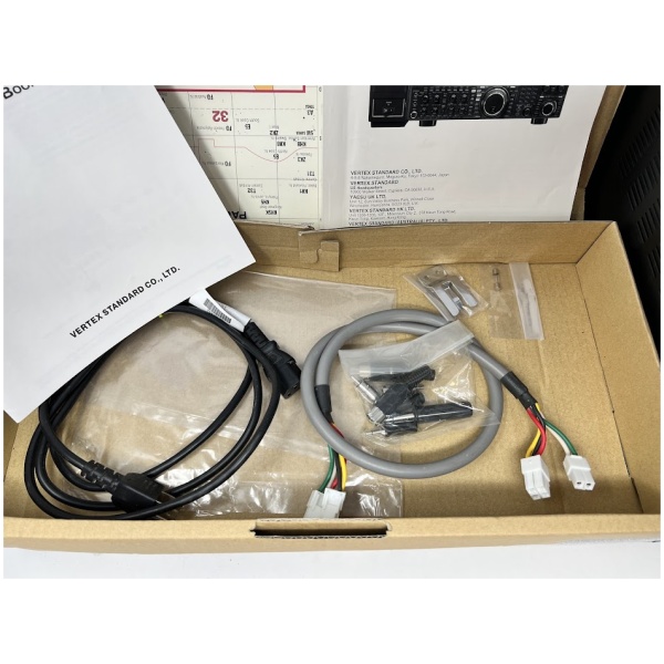 YAESU FT-2000D with FP-2000 Power Supply - Image 10