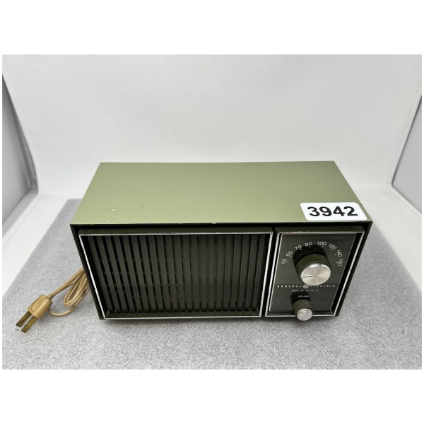 General Electric Solid State Radio - Image 6