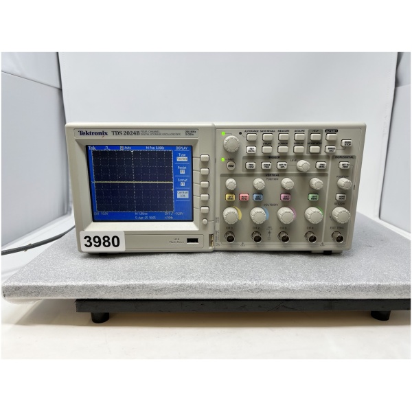 Tektronix TDS 2024B Digital Storage Oscilloscope - Image 2