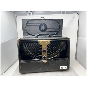 Vintage ZENITH Long Distance Tube Radio