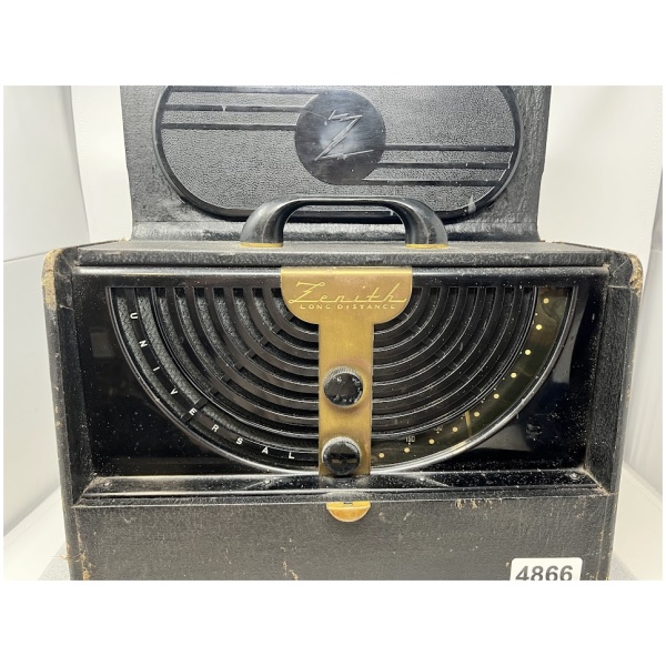 Vintage ZENITH Long Distance Tube Radio - Image 7