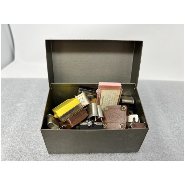 Vintage Crystals + Case Lot - Image 4