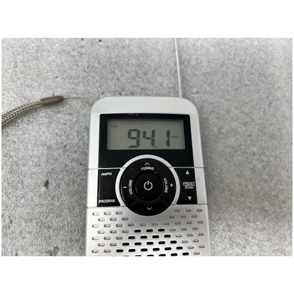 RadioShack 05A13 Digital AM/FM Pocket Radio - Image 2
