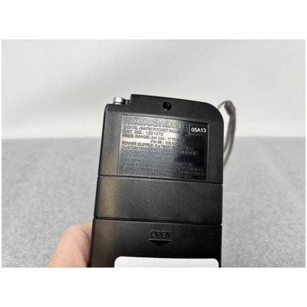 RadioShack 05A13 Digital AM/FM Pocket Radio - Image 4