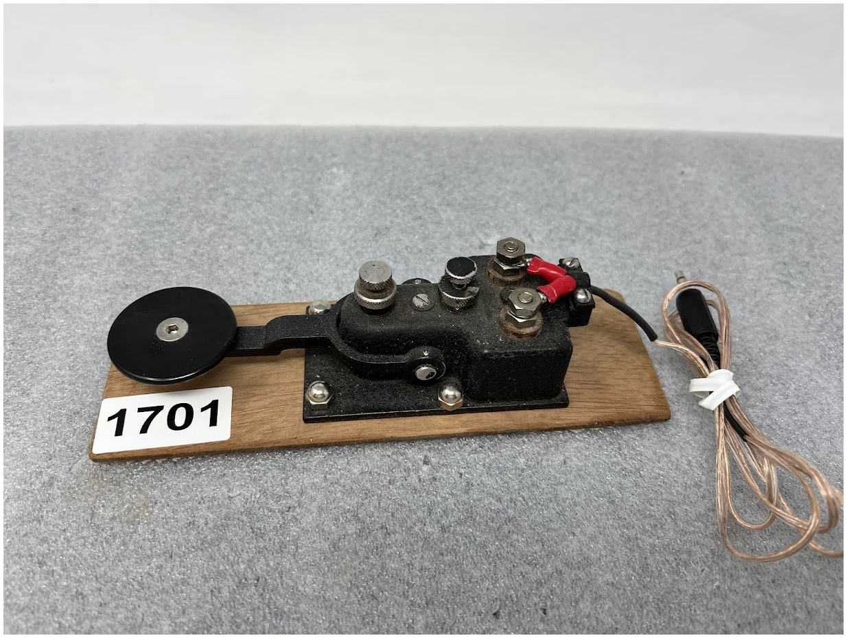 Vintage CMI-26003A U.S. Navy Morse Code Keyer