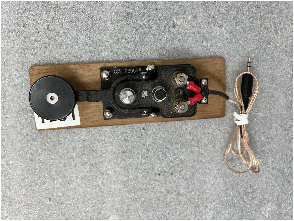 Vintage CMI-26003A U.S. Navy Morse Code Keyer - Image 3