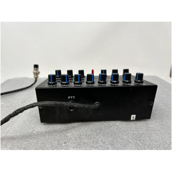UR6QW 8 Band EQ - Compressor - Noise Gate - Echo Processor - Image 5