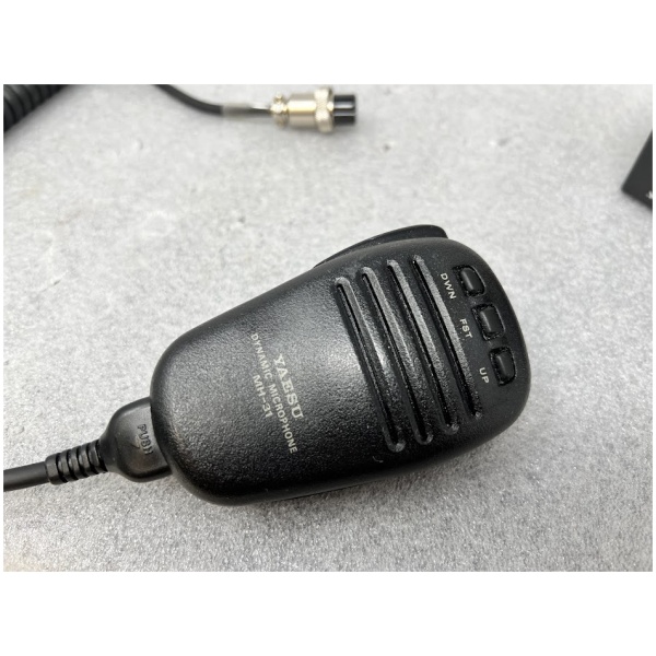YAESU MH-31B8 Dynamic Mic - Image 3