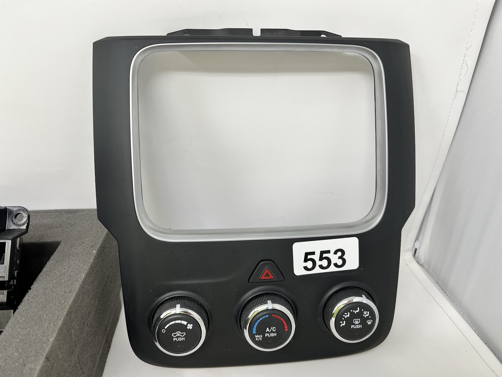 2013–2017 Dodge Ram Truck OEM Uconnect TOUCH-SCREEN Radio With Classic AC Heater Temperature Control w/ Bezel - Image 4