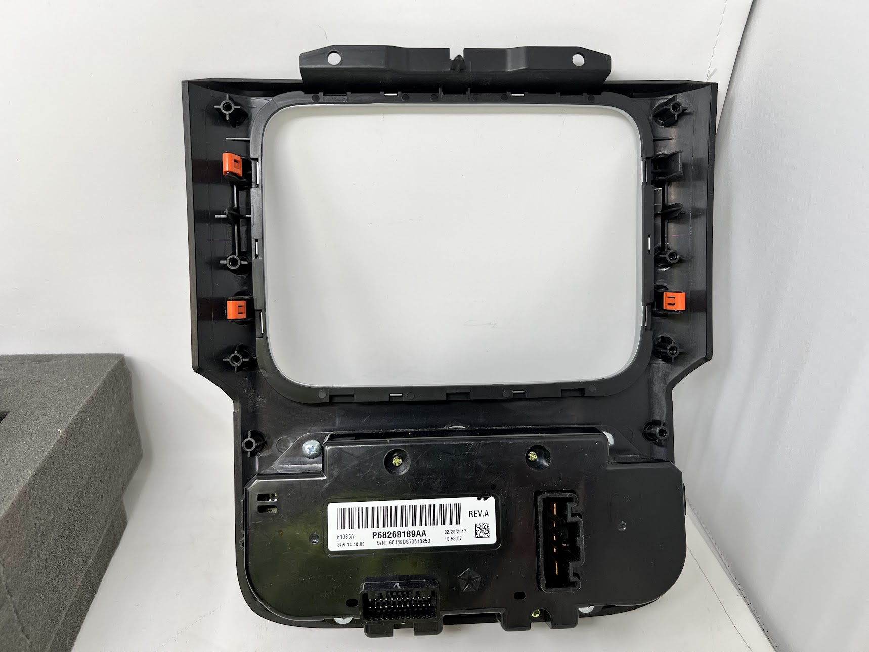 2013–2017 Dodge Ram Truck OEM Uconnect TOUCH-SCREEN Radio With Classic AC Heater Temperature Control w/ Bezel - Image 5