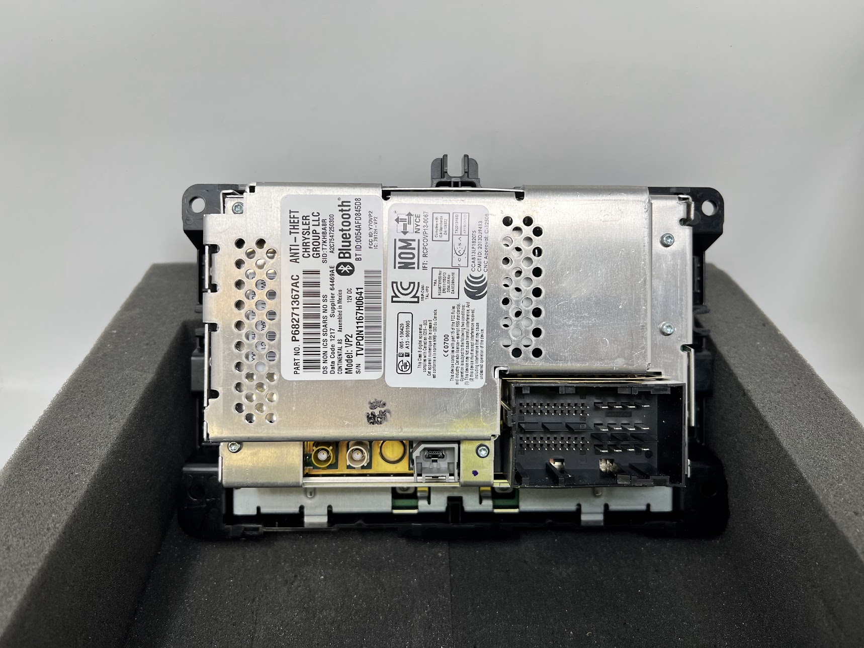 2013–2017 Dodge Ram Truck OEM Uconnect TOUCH-SCREEN Radio With Classic AC Heater Temperature Control w/ Bezel - Image 7
