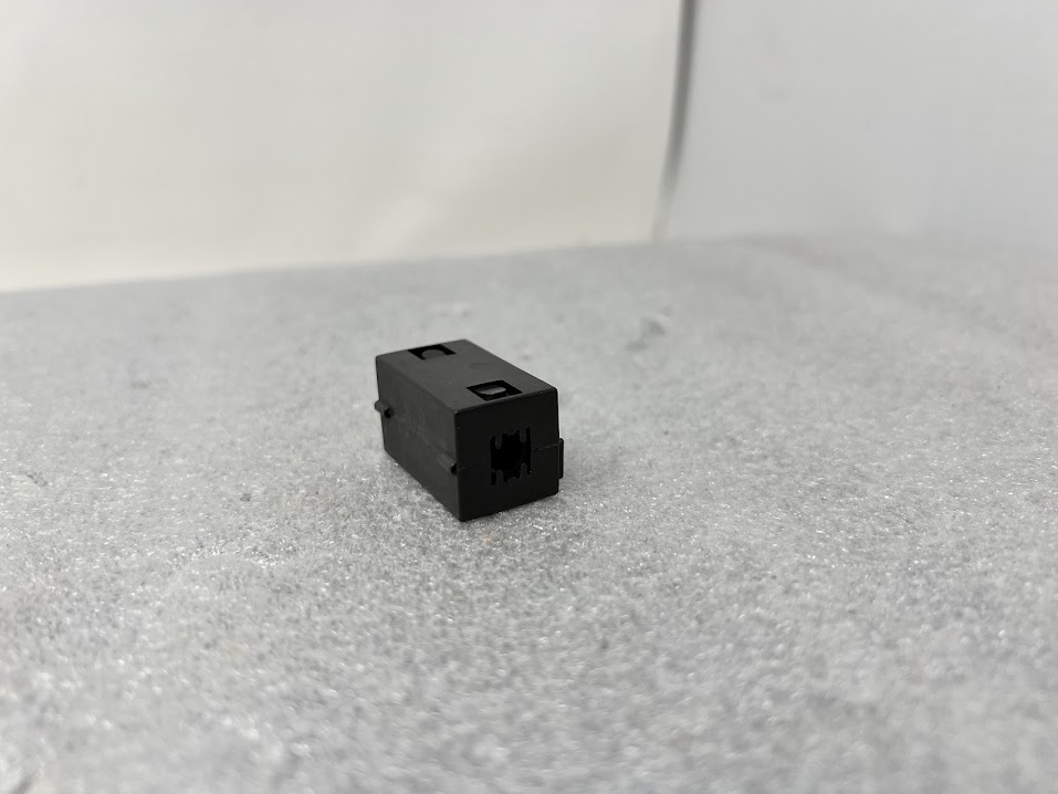 Split Core Ferrite, 9.85 mm, 25 MHz, 300 MHz, 225 ohm (Set of 3) - Image 3