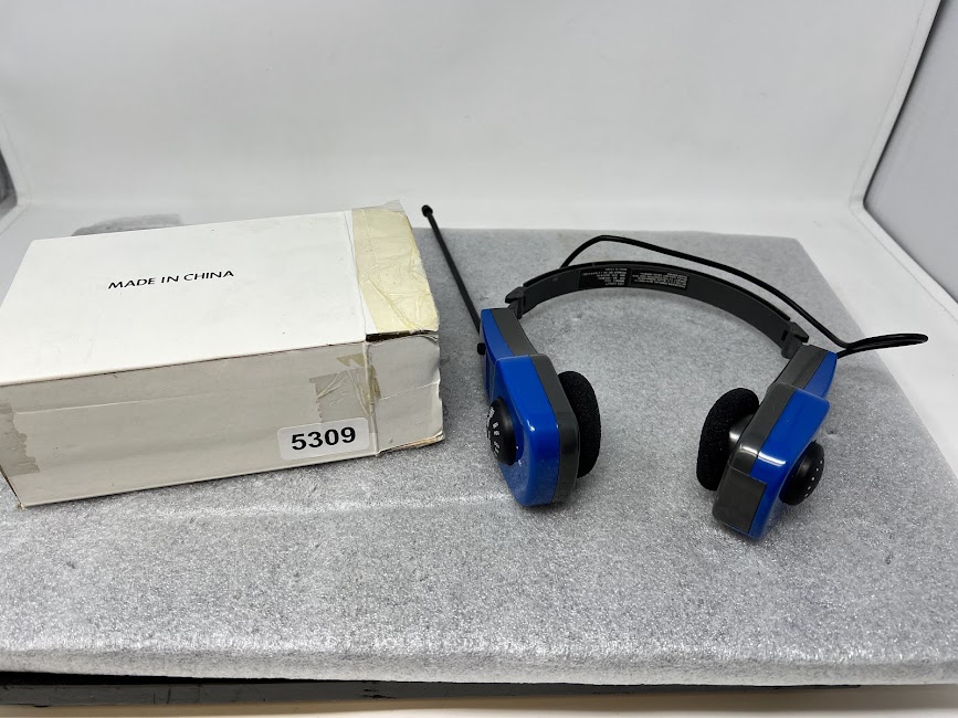 Vintage Lifelong Brand AM / FM Foldable Headphone Radio Model 222 Headset