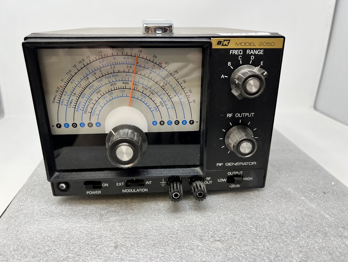 B&K Model 2050 RF Signal Generator - Image 5