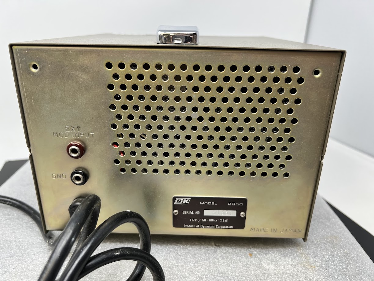 B&K Model 2050 RF Signal Generator - Image 2